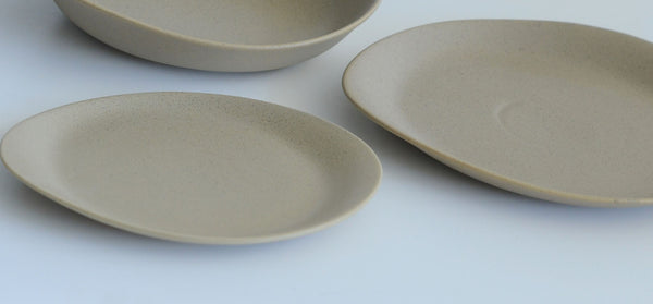 Della Terra Round Platter, Desert Sand (3 sizes)